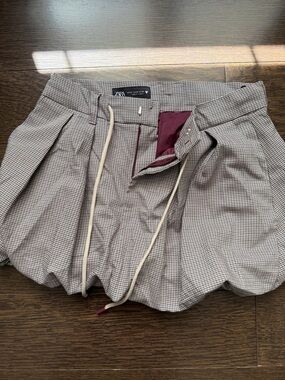 Zara Black-and-White Houndstooth Pleated Mini bubble Skirt with Burgundy Trim